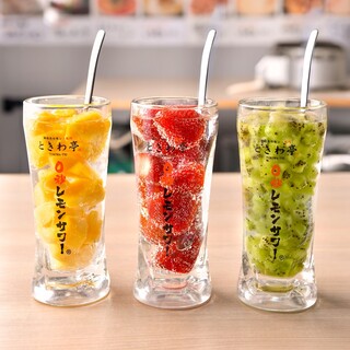 Thickly sliced fruits are all over the place ♪ “Eatable” fruit sour!