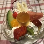 パーラーレストラン モモヤ - プリン・ア・ラ・モード（550円）
