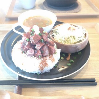 ステーキ丼とパフェ gift_0