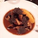 ル・ミストラル - 猪のバラ肉。黄色いのは安納芋のペースト