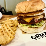 CRUZ BURGERS & CRAFT BEERS - 1番人気で、間違いない美味しさのベーコン・チーズ・エッグバーガー♡