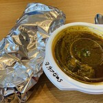 GAJUR - ほうれん草とチキンのカレー、ナン