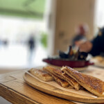 Tapa Tapa - Sándwich trufado de mozzarella con jamón ibérico@6,75€