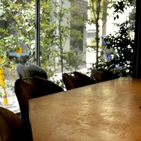 鮨 にっこ - 店内は鮨屋っぽくありません。 無用な緊張も強いられる雰囲気ではないので、リラックスして楽しみ ましょう。