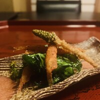 たか田八祥 - ②【先付2】
                土筆と白魚の桜海老衣揚げ、菜花