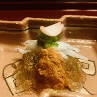 たか田八祥 - ①【先付1】
                白魚、菜花、蒸し雲丹+たたき長芋、桜風味の昆布出汁ジュレ、百合根のせ