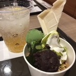 サンマルクカフェ - 濃いお抹茶ソースの宇治抹茶パフェ　590円、柚子レモンソーダ　590円