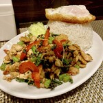 バンコク屋台酒場 バーンヒロ - ガパオライス