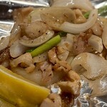 Moegi - ニンニクの芽と玉ねぎの甘さがヤバイ逸品
      
      コリコリ ホルモンにビール止まらん
      見た目より味付け濃い目でたまらん