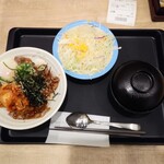 松屋 - 牛焼ビビン丼並590円と生野菜140円