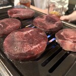 和牛焼肉食べ放題 肉屋の台所 - 厚切り牛たん