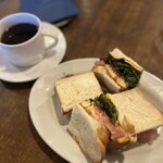 ODEON - サンドイッチとコーヒー