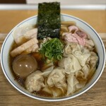 Ramen Tei Hinariryuuou - 特製はかなり具沢山　ワンタントッピング3個