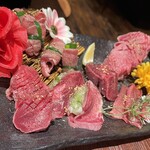 焼肉食べ放題 カルビとタン - 