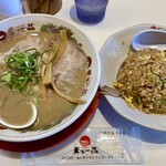 天下一品 - こってりラーメンのチャーハン定食（ランチ割引）1060円。