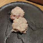 Toriyakiniku Kakoi - つくね。これが焼くととってもジューシー！