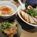 Rock’anDo - 肉中華そば（醤油）＋味玉＋サーモン酒粕漬け丼＋サーモン酒粕マリネ