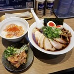 Rock’anDo - 肉中華そば（醤油）＋味玉＋サーモン酒粕漬け丼＋サーモン酒粕マリネ