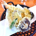 丼屋 さかぐち - おまかせ天ぷら(海老、鮭、ナス、サツマイモ、椎茸、ししとう)