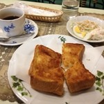 喫茶 白十字 - トーストセット550円。