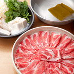 Sukiyaki shabu shabu kaiseki ryouri azuki - 讃岐牛、讃岐夢豚、讃岐コーチンがしゃぶしゃぶ、水炊き、すき焼きで堪能できます。