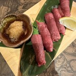 焼肉×日本酒 鈴喜 すずき - 芽ネギ巻き牛タン