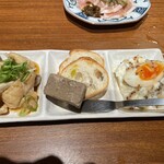 とり吉 - 左からハラミポン酢　レバーパテ　ポテサラ　