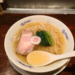Chuukasoba Nishino - 黄金色で透明なスープ