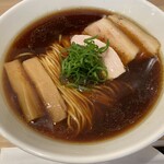 Raxamemmugizou - 黒醤油らぁ麺＝880円