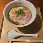 Japanese Ramen Noodle Lab Q - 醤油チャーシュー麺