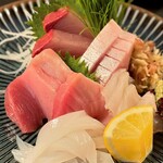 登良屋 - 分厚い刺身はどれも一級品