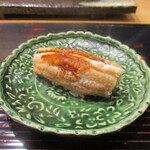 鮨旬美西川 - 穴子：ビックリするくらいやわらかでふっかふかです。美味しい穴子に 甘だれを少々で、素材を生かした 優しいお味がイイですネ！　崩れないようにそっとつまんで くちに入れた瞬間に蕩けますョ！