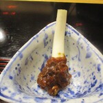鮨旬美西川 - 自家製のもろ味噌：山菜の行者大蒜で仕上げてあります。