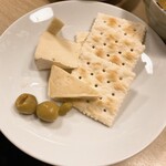 すみれ - チーズ盛合せ500円 食べかけ