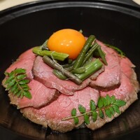 西麻布けんしろう - ローストビーフと山菜藁焼き土鍋