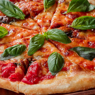 A luxurious pizza made from scratch. The original taste of wheat