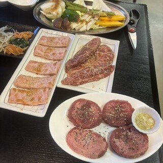 炭火焼肉 寿々_0