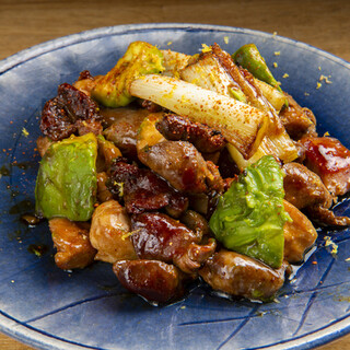 The signature dish "Teppan Grilled Chicken Yokozuna Serving" is a hearty masterpiece! ♪