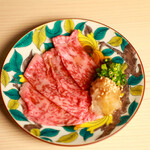 [Limited quantity] [A4 special grade] Sirloin yukhoe (grated ponzu sauce)