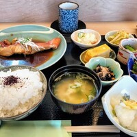 一つ木竹林草 - おかずが多く、そして美味しすぎるので、ご飯がたりなくなります！ご飯はおかわりできます！