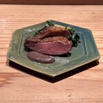 とり茶太郎 - 九十九里鳩ロース、鳩の肝と鳩の出汁ソース添え