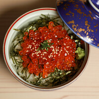蓮蔵特製いくら丼