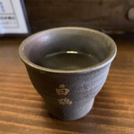 241167992 - 始めに出してくれる、昆布茶。旨味を感じやすくなるらしい。