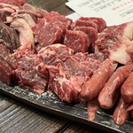 馬肉料理専門店 馬郎 - 馬焼肉。結構色んな部位あります。焼き加減はレア寄りのが美味しいみたいですね。