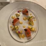 トゥールダルジャン 東京 - エビス香る帆立貝のクレシー　オレンジ風味のサラダサンジェルマン