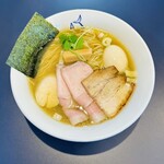 麺屋 AMORE - 特製塩らーめん　1,300円
                                チャーシュー4枚（3種）・味玉   貝•鶏•豚出汁
