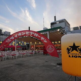 屋上の開放的な青空が広がる都心のオアシス！三越のビヤガーデン