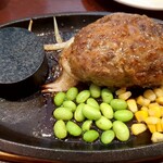 アーシュターブル - 常陸牛と国産豚肉黄金比率の鉄板ハンバーグセット＠1750円