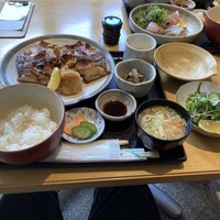 丸新 - 甘鯛のカブト焼き定食2,280円。今日はアジのお刺身小鉢が付いてました。