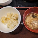 Raku Gyouza Izakaya Suidoubashiten - お代りチャーハンは普通の卵チャーハン